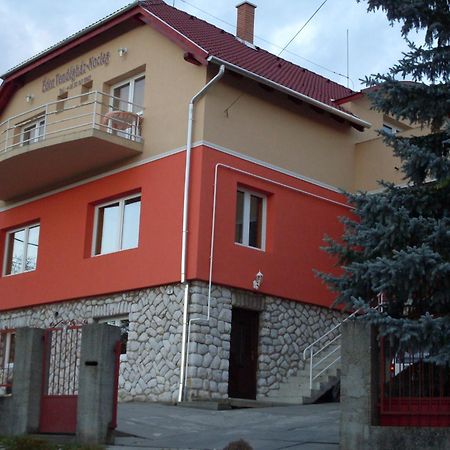 Éden Vendégház Miskolc Esterno foto
