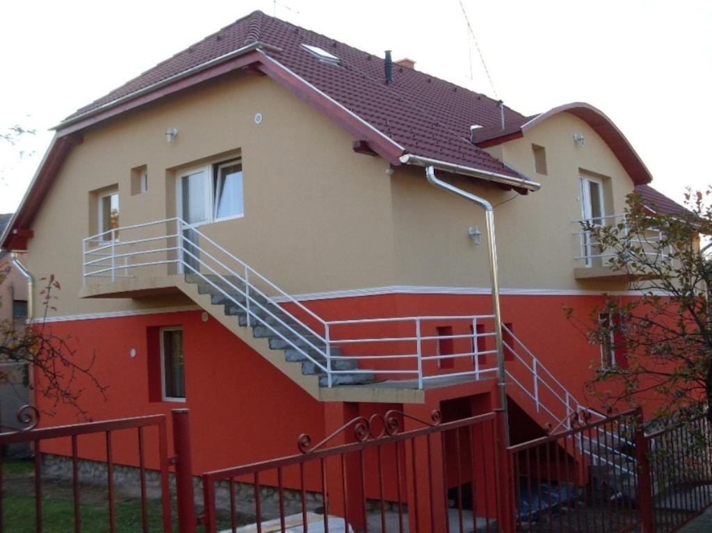 Éden Vendégház Miskolc Esterno foto